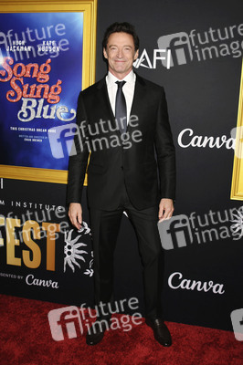 Closing Ceremony und Filmpremiere 'Song Sung Blue', AFI Fest 2025 in Los Angeles