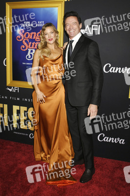 Closing Ceremony und Filmpremiere 'Song Sung Blue', AFI Fest 2025 in Los Angeles