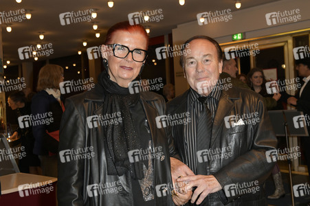 Theaterpremiere 'Carmen darf nicht platzen' in Berlin