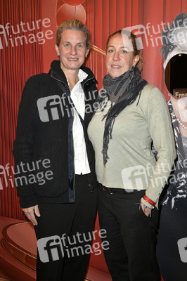 Theaterpremiere 'Carmen darf nicht platzen' in Berlin