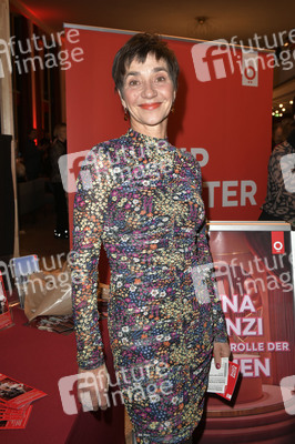 Theaterpremiere 'Carmen darf nicht platzen' in Berlin