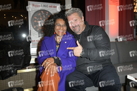 Theaterpremiere 'Carmen darf nicht platzen' in Berlin