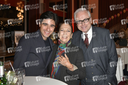 Theaterpremiere 'Carmen darf nicht platzen' in Berlin