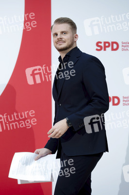 Pressekonferenz mit dem SPD-Generalsekretär in Berlin