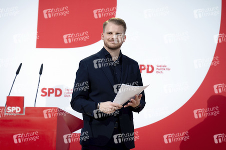 Pressekonferenz mit dem SPD-Generalsekretär in Berlin