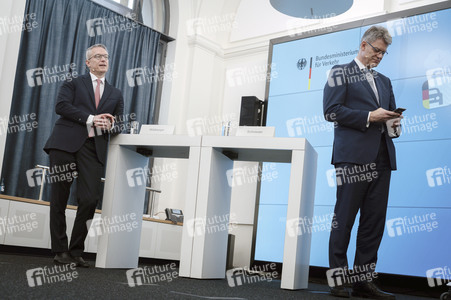 Pressekonferenz zum Thema neue i-kfz-App in Berlin