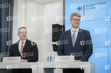 Pressekonferenz zum Thema neue i-kfz-App in Berlin