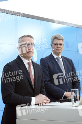 Pressekonferenz zum Thema neue i-kfz-App in Berlin