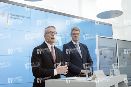 Pressekonferenz zum Thema neue i-kfz-App in Berlin
