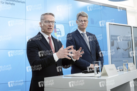 Pressekonferenz zum Thema neue i-kfz-App in Berlin