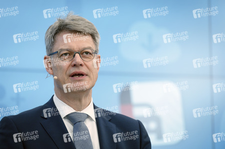 Pressekonferenz zum Thema neue i-kfz-App in Berlin