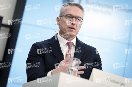 Pressekonferenz zum Thema neue i-kfz-App in Berlin