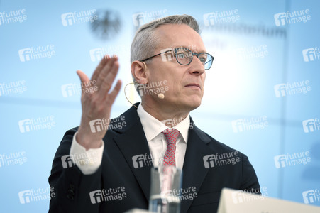 Pressekonferenz zum Thema neue i-kfz-App in Berlin