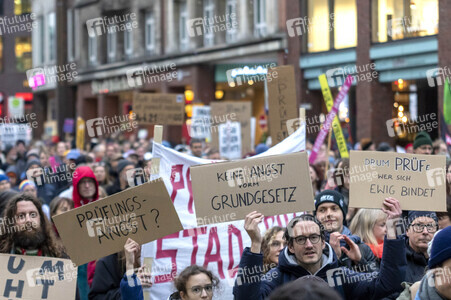 PRÜF! - Auftakt-Demo in Hamburg