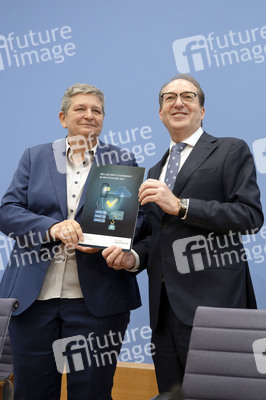 Bundespressekonferenz 'Vorstellung des BSI-Lageberichts 2025' in Berlin