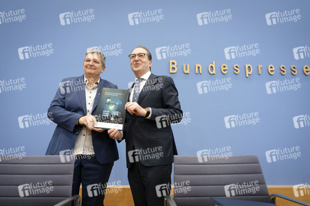 Bundespressekonferenz 'Vorstellung des BSI-Lageberichts 2025' in Berlin