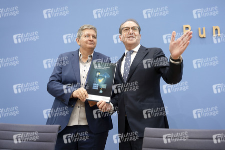 Bundespressekonferenz 'Vorstellung des BSI-Lageberichts 2025' in Berlin