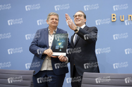 Bundespressekonferenz 'Vorstellung des BSI-Lageberichts 2025' in Berlin