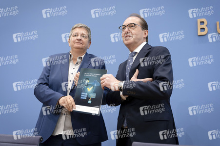 Bundespressekonferenz 'Vorstellung des BSI-Lageberichts 2025' in Berlin