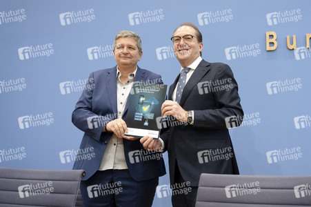 Bundespressekonferenz 'Vorstellung des BSI-Lageberichts 2025' in Berlin