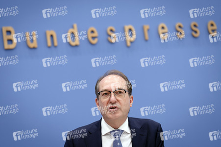 Bundespressekonferenz 'Vorstellung des BSI-Lageberichts 2025' in Berlin