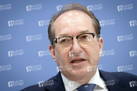 Bundespressekonferenz 'Vorstellung des BSI-Lageberichts 2025' in Berlin