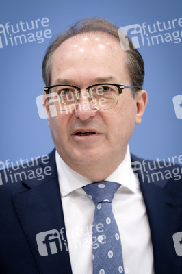 Bundespressekonferenz 'Vorstellung des BSI-Lageberichts 2025' in Berlin