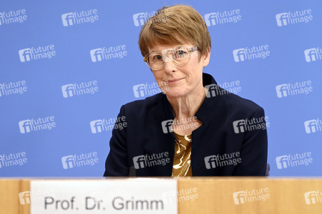 Bundespressekonferenz 'Vorstellung des Jahresgutachtens 2025/26' in Berlin