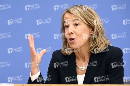 Bundespressekonferenz 'Vorstellung des Jahresgutachtens 2025/26' in Berlin