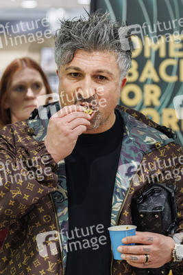 Charity-Wald Eröffnung in der Galeria Düsseldorf