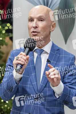 Charity-Wald Eröffnung in der Galeria Düsseldorf