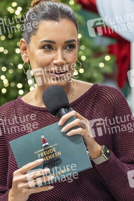 Charity-Wald Eröffnung in der Galeria Düsseldorf