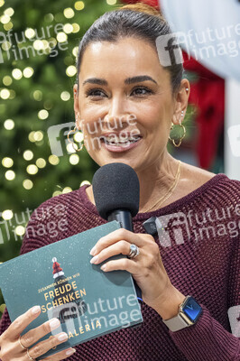 Charity-Wald Eröffnung in der Galeria Düsseldorf