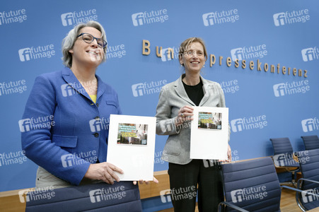 Bundespressekonferenz 'Aktuelle Herausforderungen beim Kinder- und Jugendschutz in der digitalen Welt' in Berlin