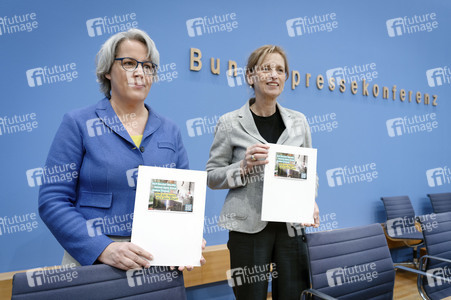 Bundespressekonferenz 'Aktuelle Herausforderungen beim Kinder- und Jugendschutz in der digitalen Welt' in Berlin