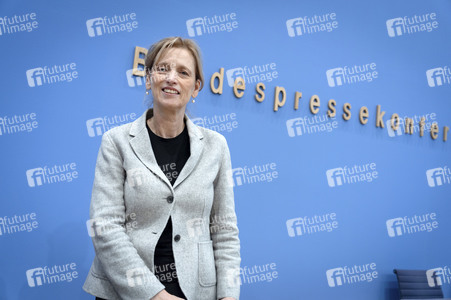 Bundespressekonferenz 'Aktuelle Herausforderungen beim Kinder- und Jugendschutz in der digitalen Welt' in Berlin