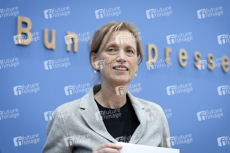 Bundespressekonferenz 'Aktuelle Herausforderungen beim Kinder- und Jugendschutz in der digitalen Welt' in Berlin