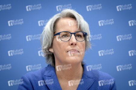 Bundespressekonferenz 'Aktuelle Herausforderungen beim Kinder- und Jugendschutz in der digitalen Welt' in Berlin