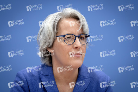 Bundespressekonferenz 'Aktuelle Herausforderungen beim Kinder- und Jugendschutz in der digitalen Welt' in Berlin