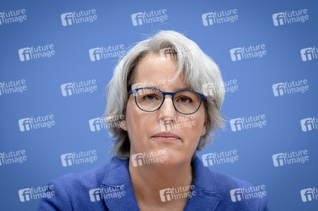 Bundespressekonferenz 'Aktuelle Herausforderungen beim Kinder- und Jugendschutz in der digitalen Welt' in Berlin