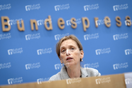 Bundespressekonferenz 'Aktuelle Herausforderungen beim Kinder- und Jugendschutz in der digitalen Welt' in Berlin