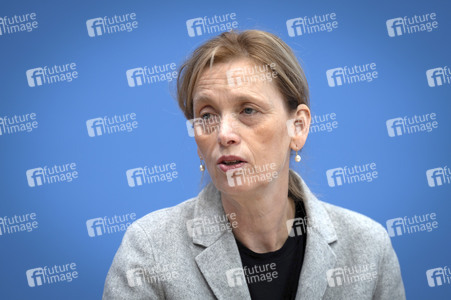 Bundespressekonferenz 'Aktuelle Herausforderungen beim Kinder- und Jugendschutz in der digitalen Welt' in Berlin