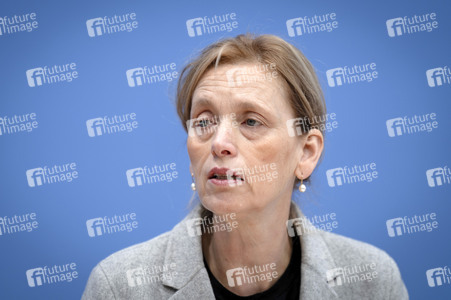 Bundespressekonferenz 'Aktuelle Herausforderungen beim Kinder- und Jugendschutz in der digitalen Welt' in Berlin