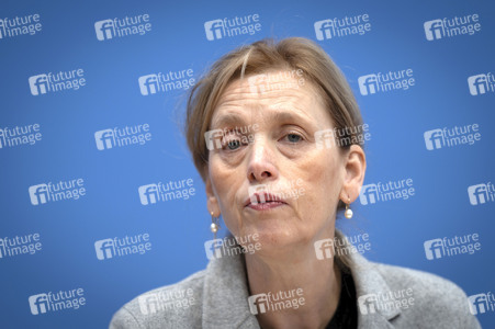 Bundespressekonferenz 'Aktuelle Herausforderungen beim Kinder- und Jugendschutz in der digitalen Welt' in Berlin