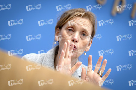 Bundespressekonferenz 'Aktuelle Herausforderungen beim Kinder- und Jugendschutz in der digitalen Welt' in Berlin