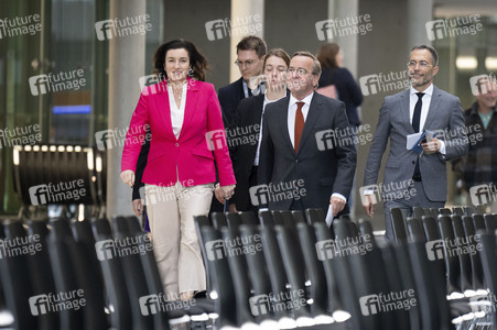 Pressekonferenz zur Weltraumsicherheitsstrategie der Bundesregierung in Berlin