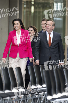 Pressekonferenz zur Weltraumsicherheitsstrategie der Bundesregierung in Berlin