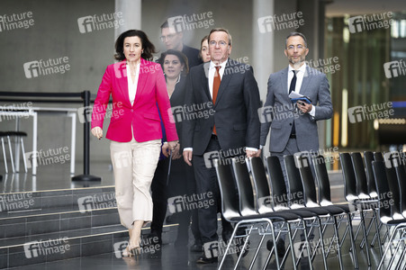Pressekonferenz zur Weltraumsicherheitsstrategie der Bundesregierung in Berlin