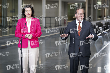 Pressekonferenz zur Weltraumsicherheitsstrategie der Bundesregierung in Berlin