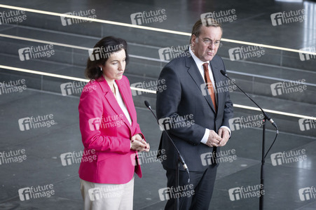 Pressekonferenz zur Weltraumsicherheitsstrategie der Bundesregierung in Berlin